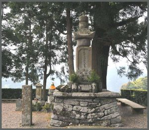 Photo de la tombe de Emon Saburō, le premier pèlerin du pèlerinage des 88 temples à Shikoku